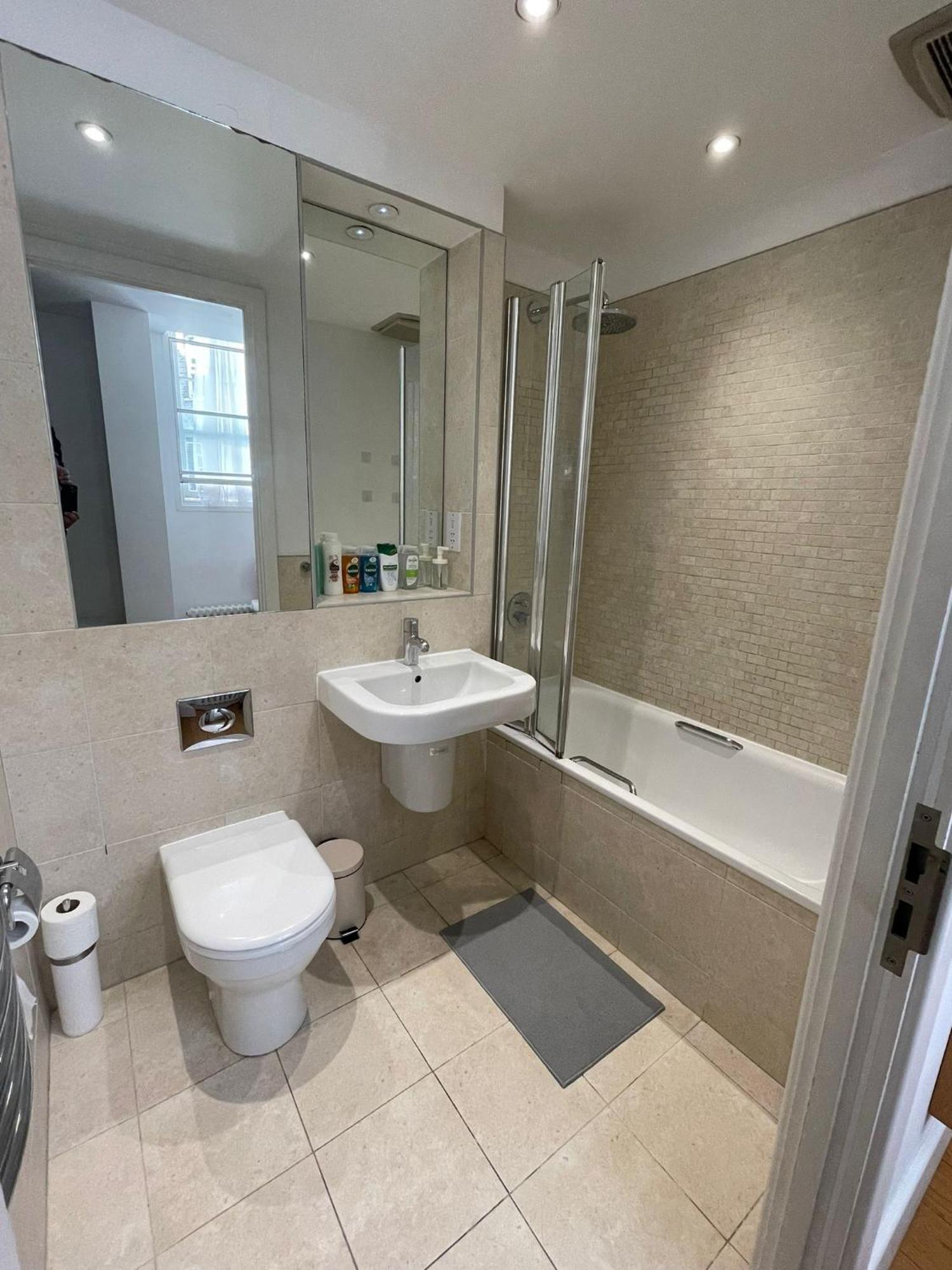 One Bedroom Apartment In Holborn London Exteriör bild