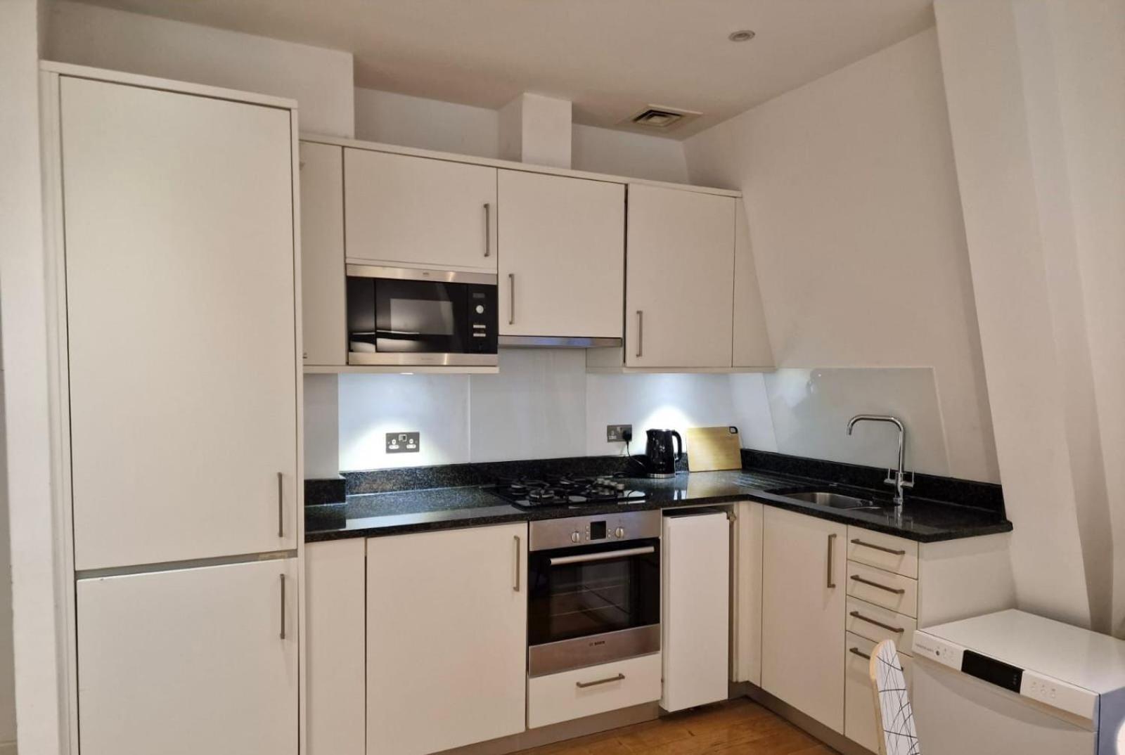 One Bedroom Apartment In Holborn London Exteriör bild