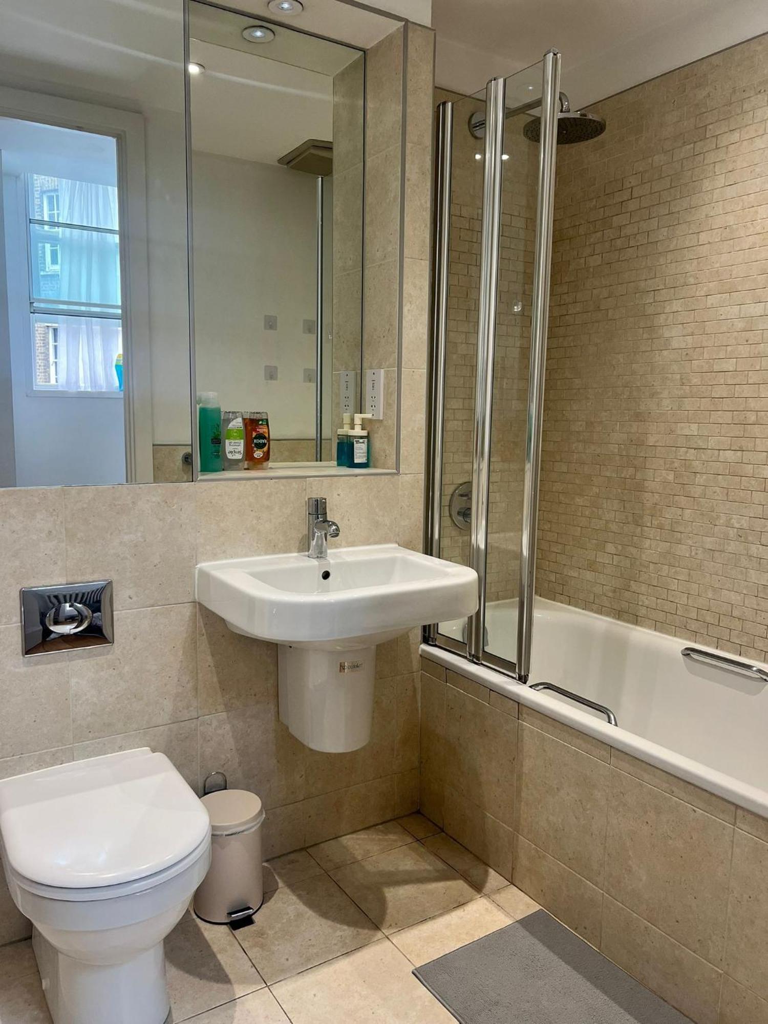 One Bedroom Apartment In Holborn London Exteriör bild